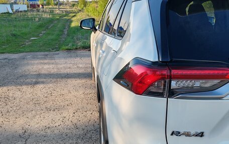 Toyota RAV4, 2020 год, 3 150 000 рублей, 10 фотография