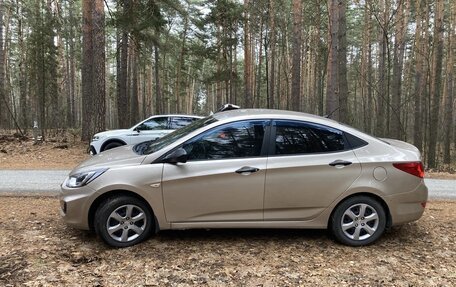 Hyundai Solaris II рестайлинг, 2011 год, 750 000 рублей, 4 фотография