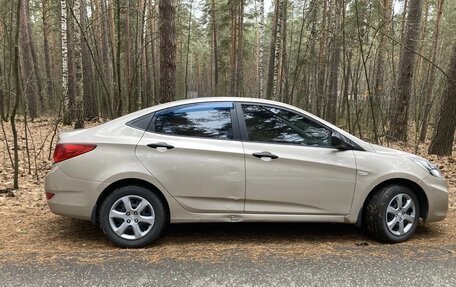 Hyundai Solaris II рестайлинг, 2011 год, 750 000 рублей, 3 фотография