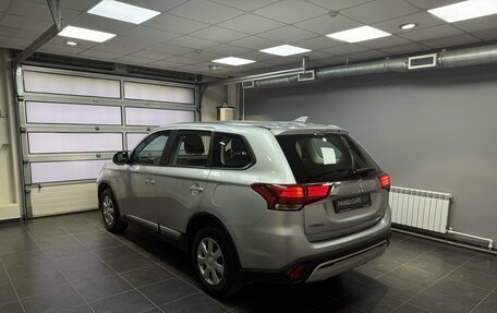 Mitsubishi Outlander III рестайлинг 3, 2019 год, 2 075 000 рублей, 4 фотография