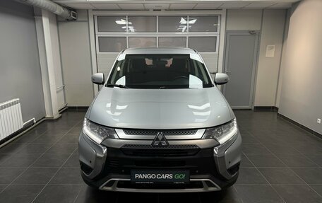 Mitsubishi Outlander III рестайлинг 3, 2019 год, 2 075 000 рублей, 2 фотография
