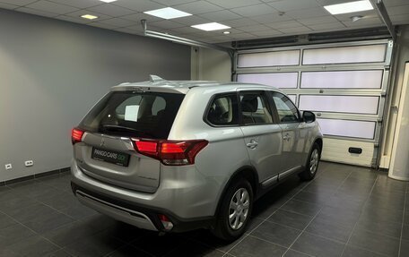 Mitsubishi Outlander III рестайлинг 3, 2019 год, 2 075 000 рублей, 6 фотография