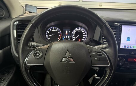 Mitsubishi Outlander III рестайлинг 3, 2019 год, 2 075 000 рублей, 10 фотография