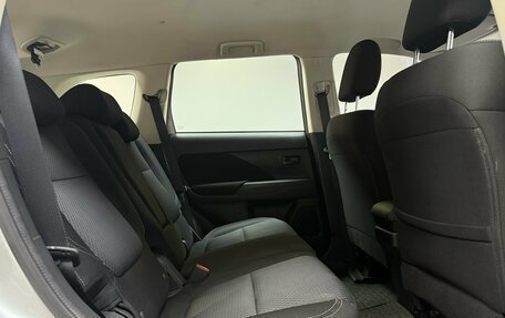 Mitsubishi Outlander III рестайлинг 3, 2019 год, 2 075 000 рублей, 21 фотография