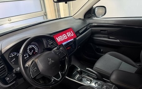 Mitsubishi Outlander III рестайлинг 3, 2019 год, 2 075 000 рублей, 8 фотография
