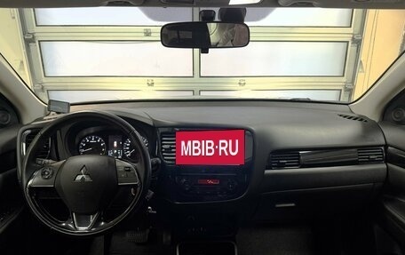 Mitsubishi Outlander III рестайлинг 3, 2019 год, 2 075 000 рублей, 11 фотография
