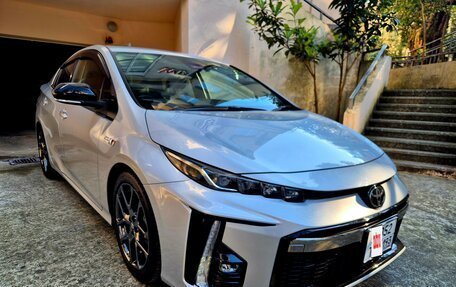 Toyota Prius IV XW50, 2018 год, 2 200 000 рублей, 3 фотография