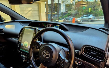 Toyota Prius IV XW50, 2018 год, 2 200 000 рублей, 8 фотография