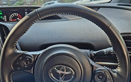 Toyota Prius IV XW50, 2018 год, 2 200 000 рублей, 31 фотография