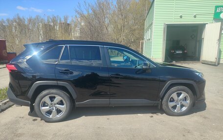 Toyota RAV4, 2020 год, 3 800 000 рублей, 3 фотография