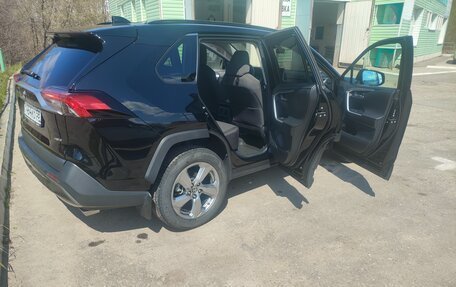Toyota RAV4, 2020 год, 3 800 000 рублей, 8 фотография