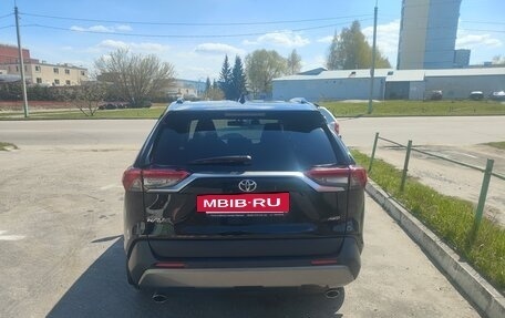 Toyota RAV4, 2020 год, 3 800 000 рублей, 2 фотография