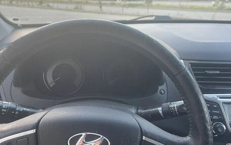 Hyundai Solaris II рестайлинг, 2011 год, 390 000 рублей, 3 фотография