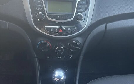 Hyundai Solaris II рестайлинг, 2011 год, 390 000 рублей, 12 фотография