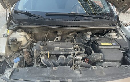 Hyundai Solaris II рестайлинг, 2011 год, 390 000 рублей, 19 фотография
