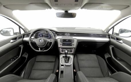 Volkswagen Passat B8 рестайлинг, 2017 год, 1 580 000 рублей, 8 фотография