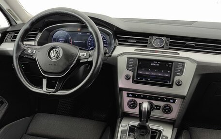 Volkswagen Passat B8 рестайлинг, 2017 год, 1 580 000 рублей, 9 фотография