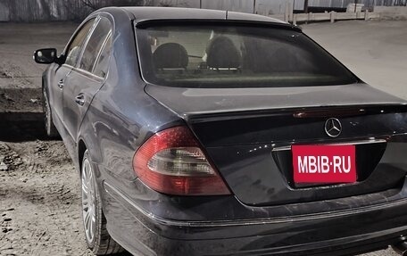 Mercedes-Benz E-Класс, 2002 год, 900 000 рублей, 1 фотография
