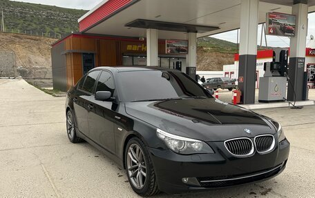 BMW 5 серия, 2008 год, 900 000 рублей, 2 фотография