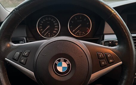 BMW 5 серия, 2008 год, 900 000 рублей, 18 фотография