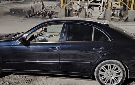 Mercedes-Benz E-Класс, 2002 год, 900 000 рублей, 2 фотография