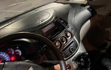 Mitsubishi Grandis, 2008 год, 390 000 рублей, 10 фотография