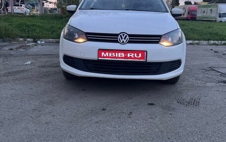 Volkswagen Polo VI (EU Market), 2013 год, 800 000 рублей, 1 фотография