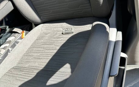 Volkswagen Caravelle T6 рестайлинг, 2021 год, 7 700 000 рублей, 12 фотография