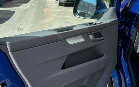 Volkswagen Caravelle T6 рестайлинг, 2021 год, 7 700 000 рублей, 11 фотография