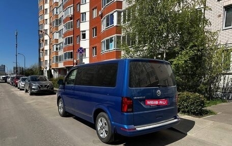 Volkswagen Caravelle T6 рестайлинг, 2021 год, 7 700 000 рублей, 6 фотография