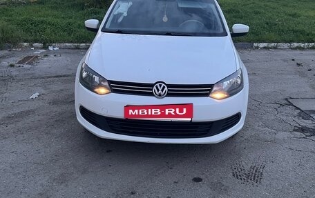 Volkswagen Polo VI (EU Market), 2013 год, 800 000 рублей, 2 фотография