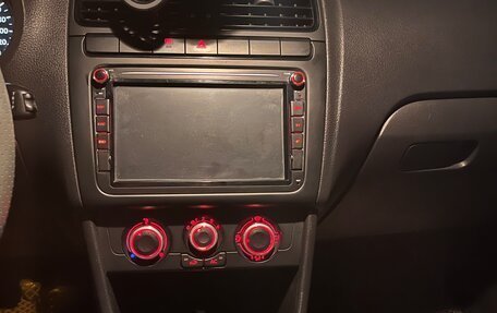 Volkswagen Polo VI (EU Market), 2013 год, 800 000 рублей, 10 фотография