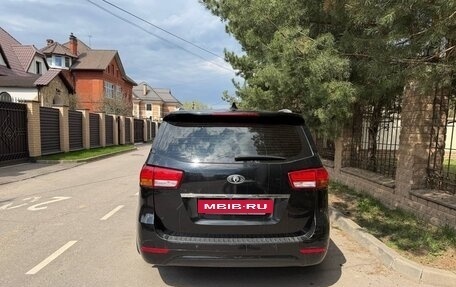 KIA Carnival III, 2016 год, 1 900 000 рублей, 2 фотография