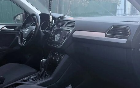Volkswagen Tiguan II, 2017 год, 2 440 000 рублей, 14 фотография
