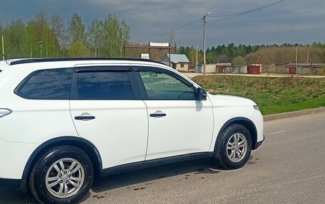 Mitsubishi Outlander III рестайлинг 3, 2014 год, 1 250 000 рублей, 5 фотография