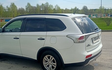 Mitsubishi Outlander III рестайлинг 3, 2014 год, 1 250 000 рублей, 6 фотография