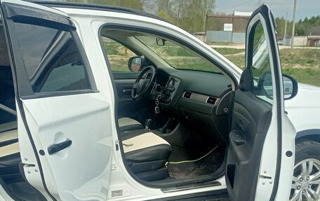 Mitsubishi Outlander III рестайлинг 3, 2014 год, 1 250 000 рублей, 11 фотография