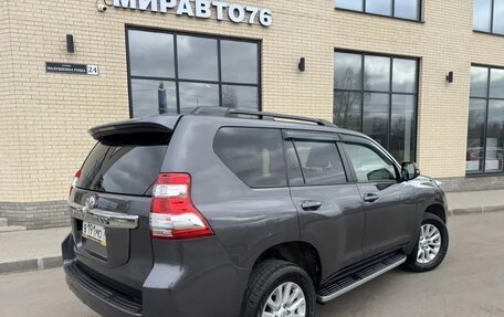 Toyota Land Cruiser Prado 150 рестайлинг 2, 2016 год, 3 600 000 рублей, 6 фотография