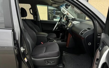 Toyota Land Cruiser Prado 150 рестайлинг 2, 2016 год, 3 600 000 рублей, 19 фотография