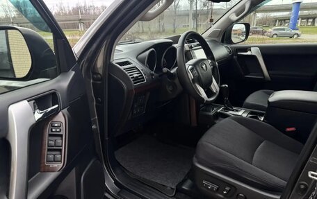 Toyota Land Cruiser Prado 150 рестайлинг 2, 2016 год, 3 600 000 рублей, 15 фотография