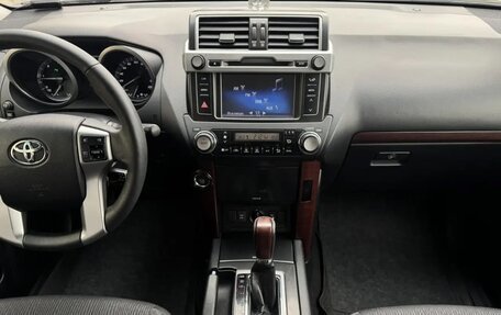 Toyota Land Cruiser Prado 150 рестайлинг 2, 2016 год, 3 600 000 рублей, 23 фотография