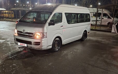 Toyota HiAce H200, 2006 год, 1 250 000 рублей, 2 фотография