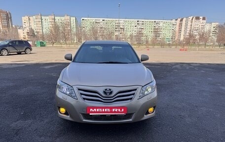 Toyota Camry, 2011 год, 1 100 000 рублей, 1 фотография