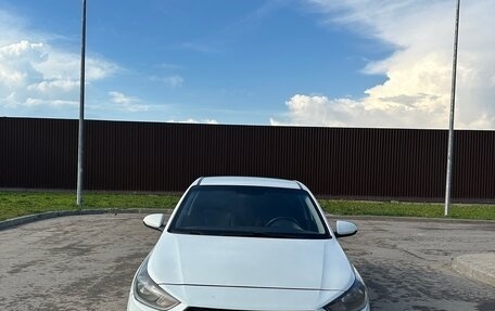 Hyundai Solaris II рестайлинг, 2019 год, 880 000 рублей, 1 фотография