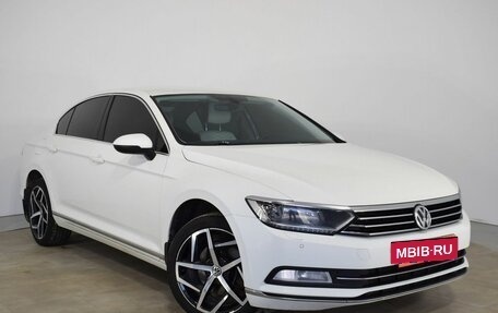 Volkswagen Passat B8 рестайлинг, 2016 год, 1 680 000 рублей, 2 фотография