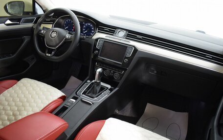 Volkswagen Passat B8 рестайлинг, 2016 год, 1 680 000 рублей, 11 фотография