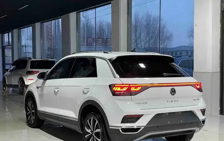 Volkswagen T-Roc I, 2023 год, 1 430 000 рублей, 7 фотография