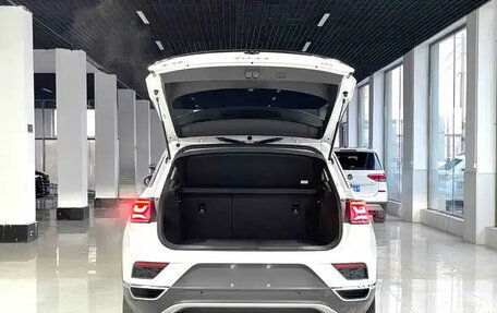 Volkswagen T-Roc I, 2023 год, 1 430 000 рублей, 6 фотография