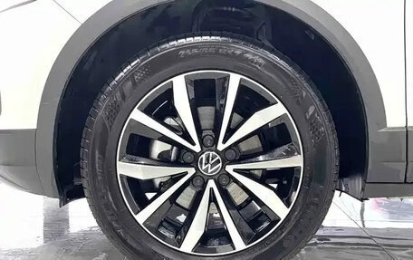 Volkswagen T-Roc I, 2023 год, 1 430 000 рублей, 9 фотография
