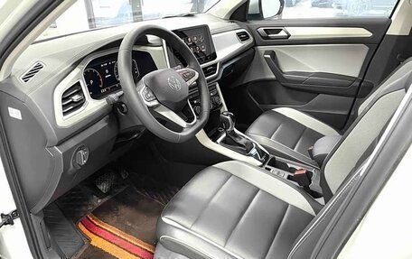 Volkswagen T-Roc I, 2023 год, 1 430 000 рублей, 10 фотография